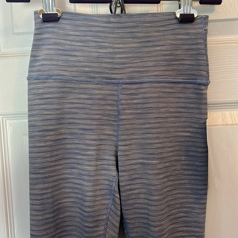 NWT Blue striped Athleta Transcend 7/8 Leggings - Picture 4 of 5